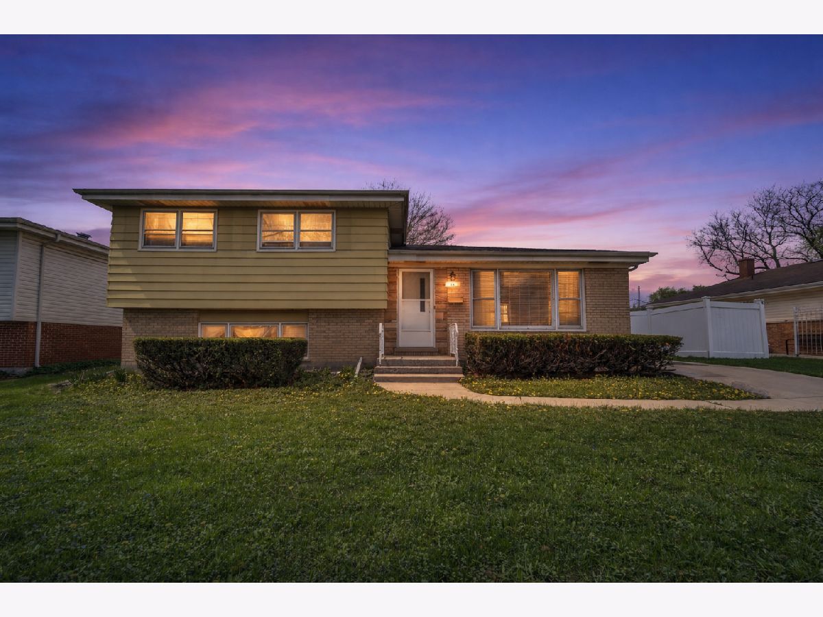  For Sale Addison Illinois, 10 Adams Drive