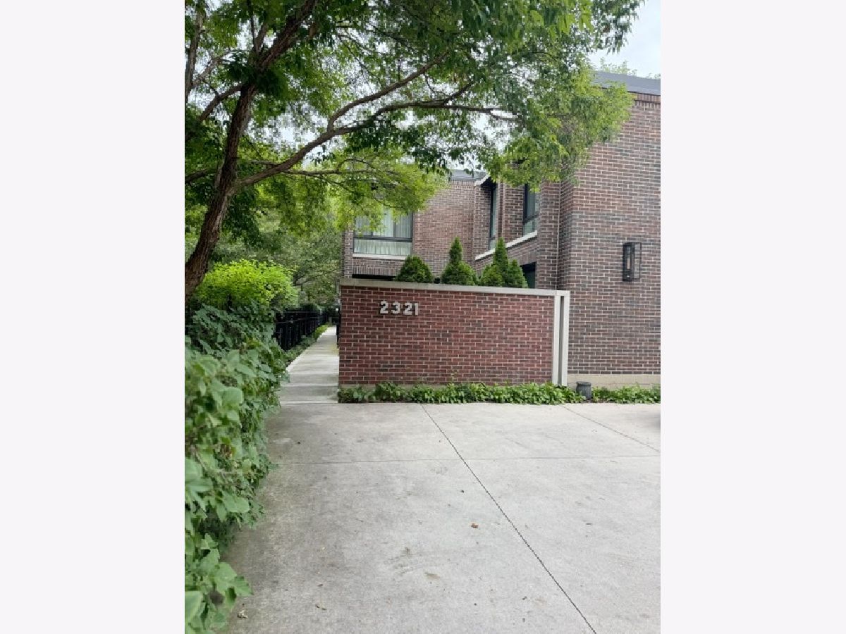  Rented Chicago Illinois, 2321 Geneva