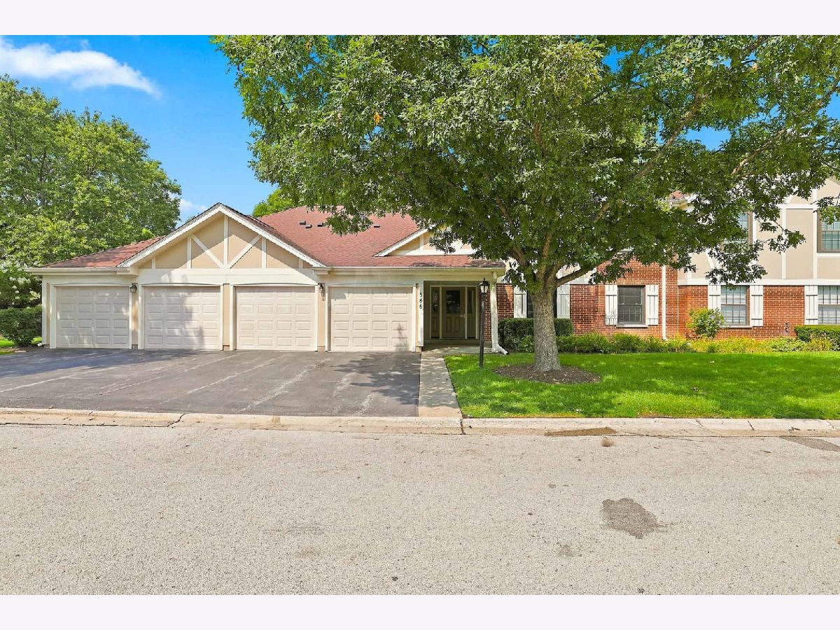  For Sale Wheeling Illinois, 586 Williamsburg Court