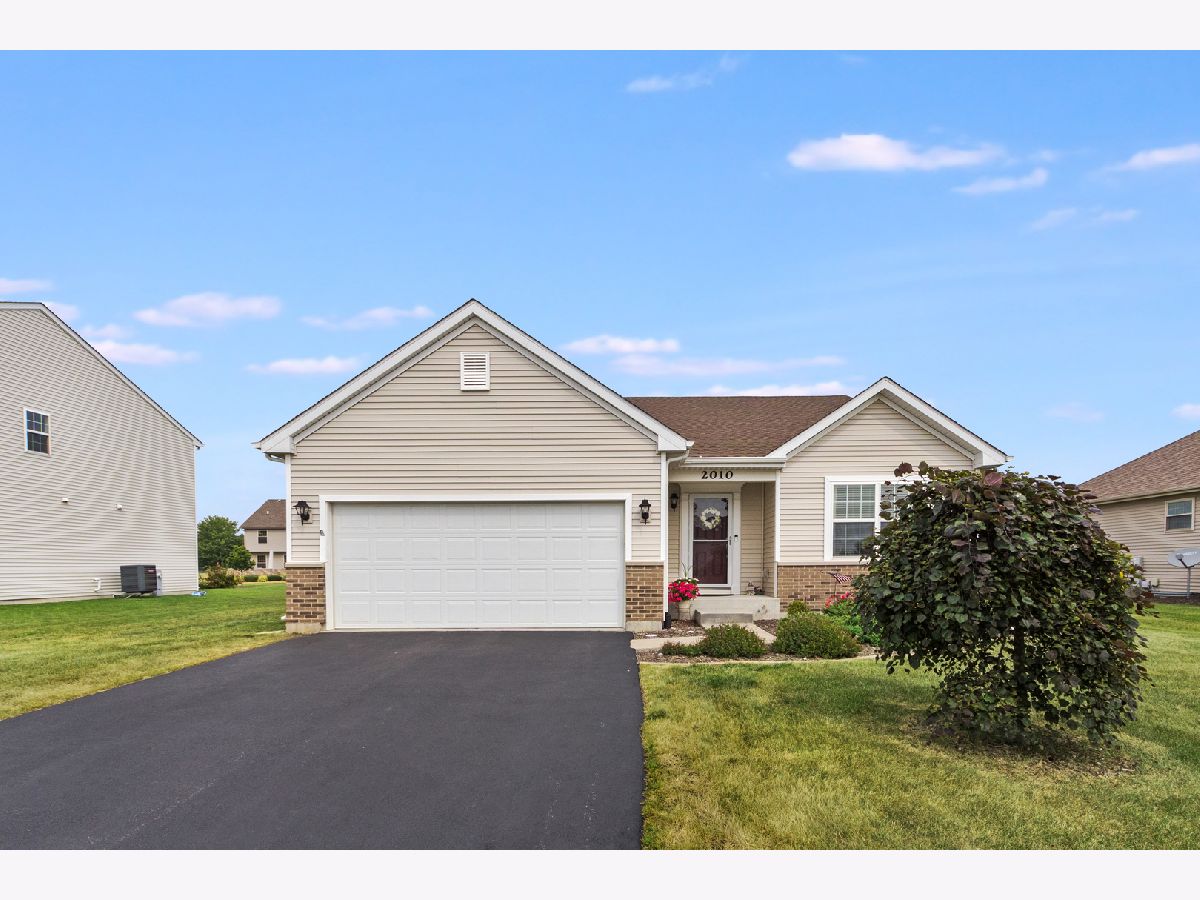  For Sale Yorkville Illinois, 2010 Whitekirk Lane