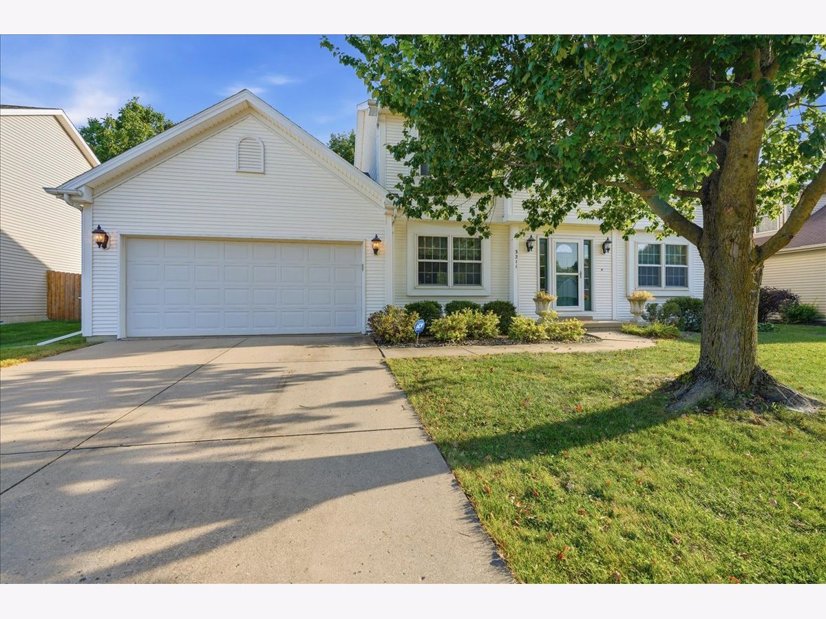  For Sale Bloomington Illinois, 3211 Clairbridge Drive