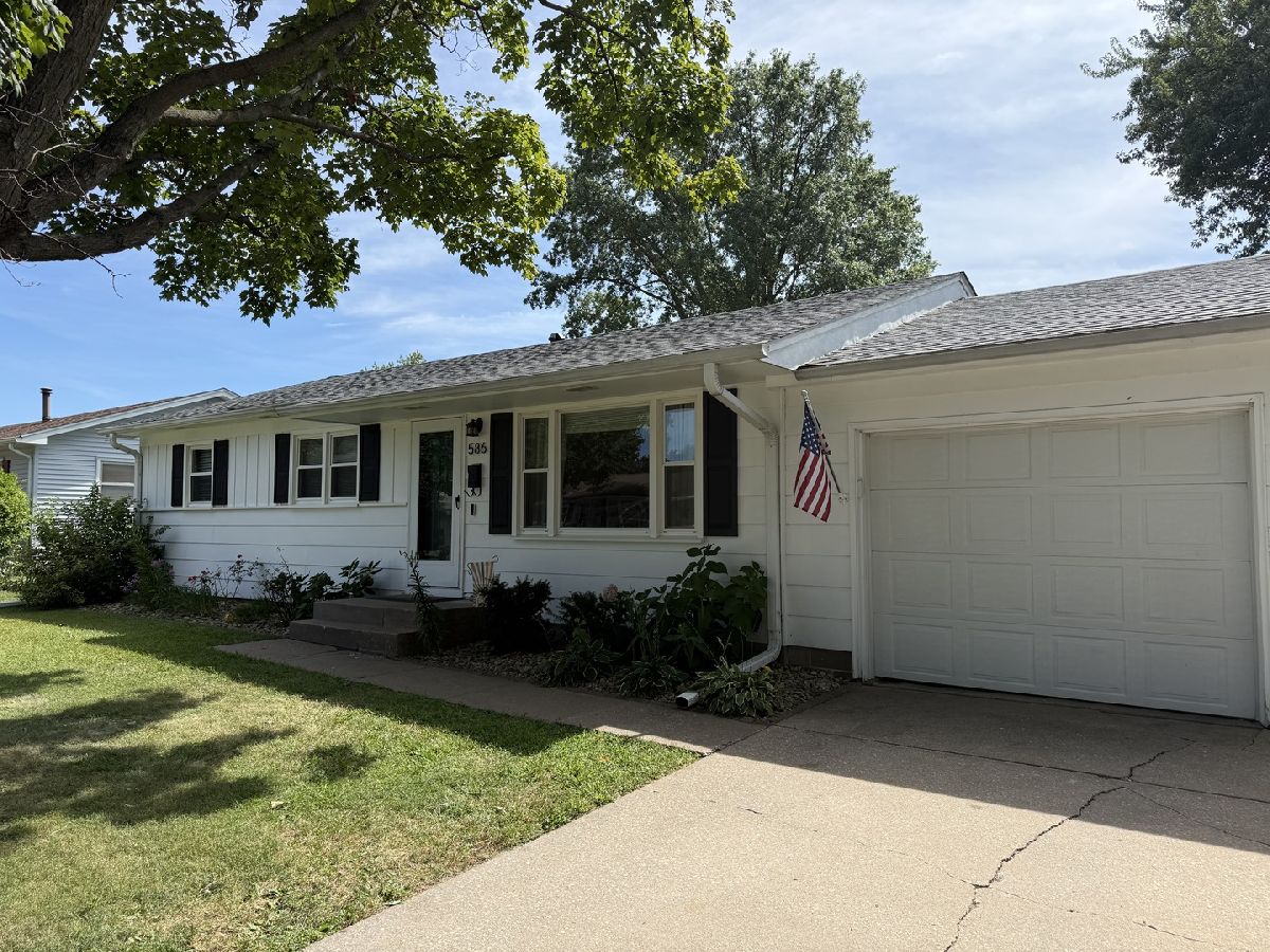  For Sale East Moline Illinois, 586 33rd Avenue
