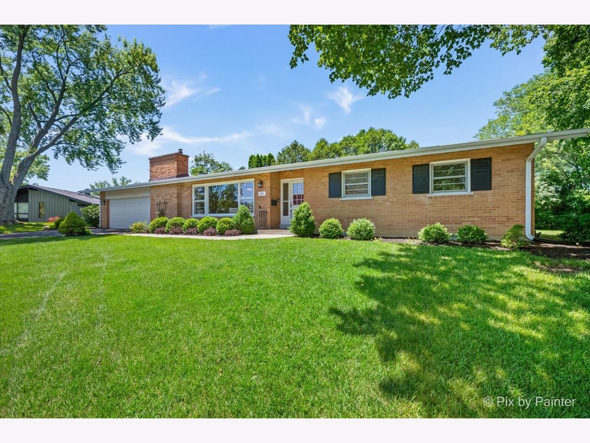  For Sale Barrington Illinois, 824 Skyline Drive