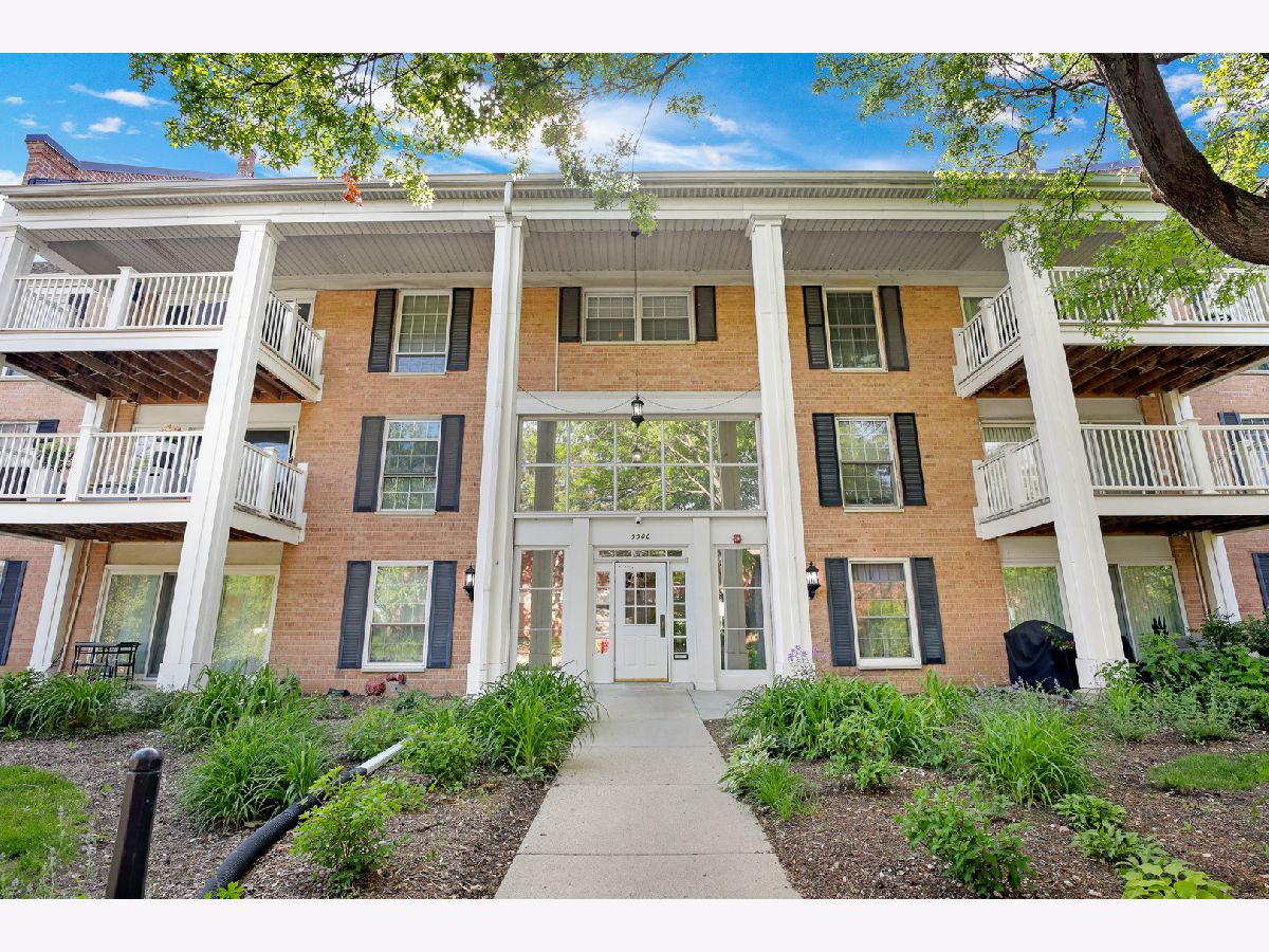  For Sale Rolling Meadows Illinois, 5500 Carriageway Drive