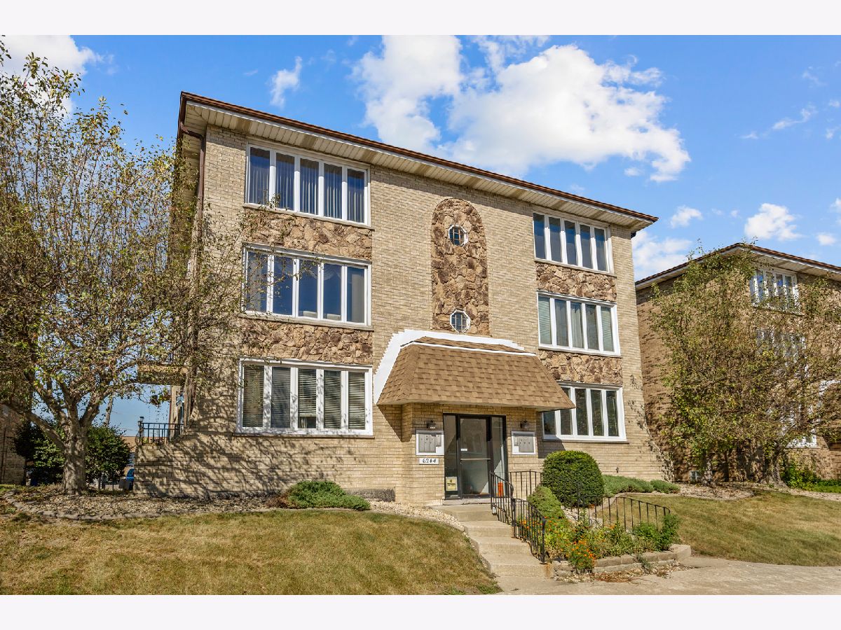 Condos & Townhomes For Sale Purgloss View Condominium Chicago Illinois, 6244 Newland Avenue