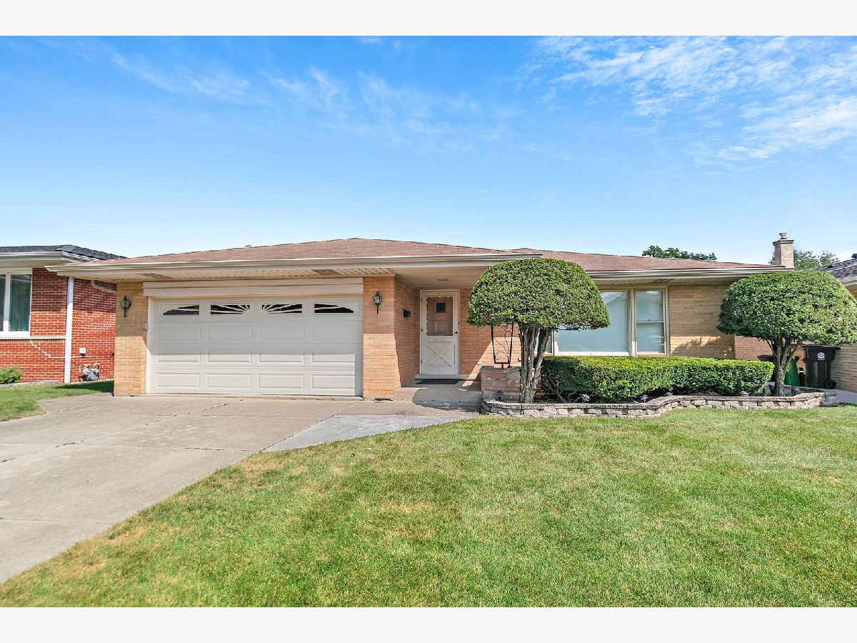  For Sale Westchester Illinois, 2831 Kensington Avenue