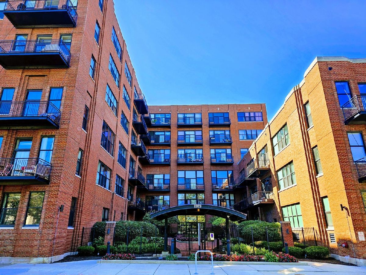  For Sale Chicago Illinois, 2323 Pershing Road