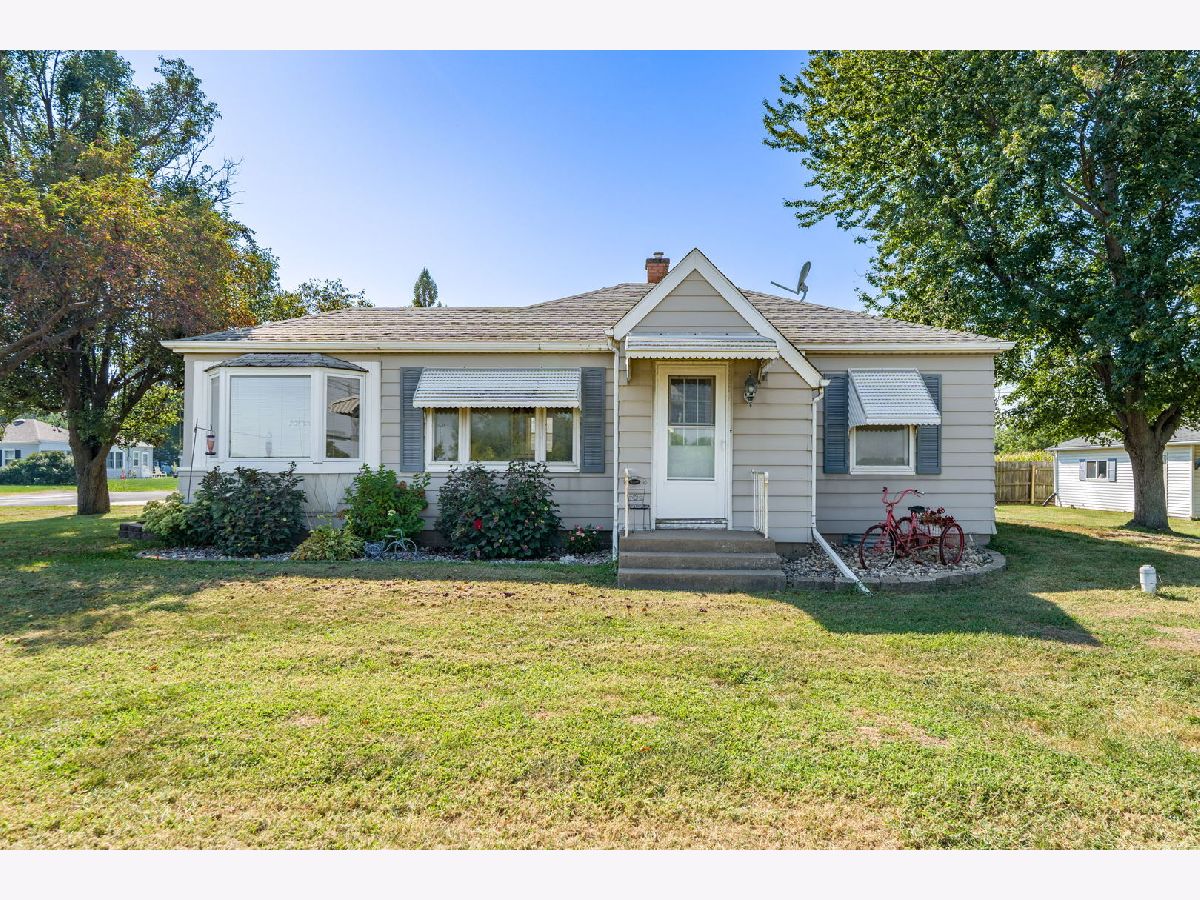  For Sale Milan Illinois, 27 Suburban