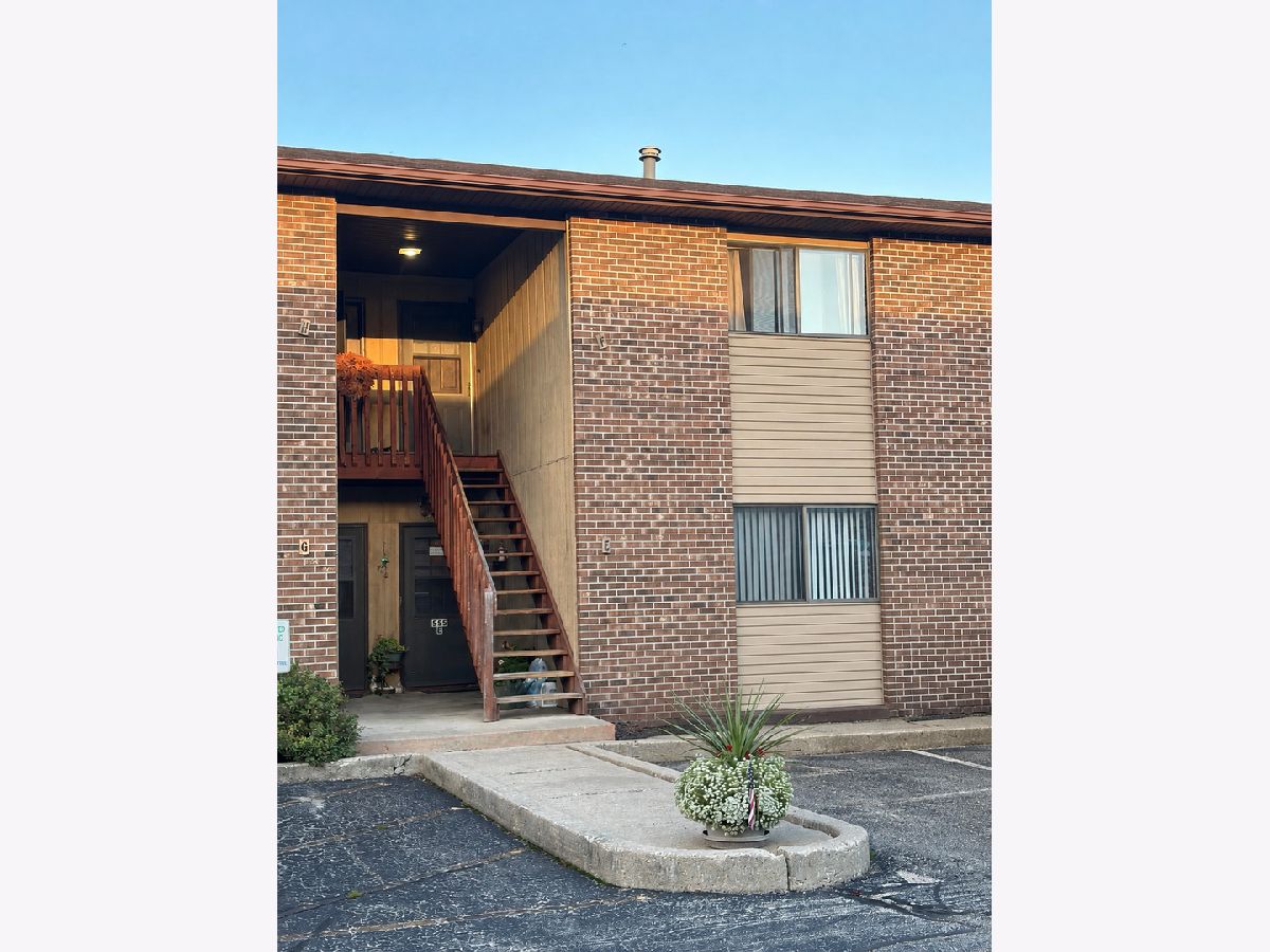  For Sale Woodstock Illinois, 555 Central Parkway Road