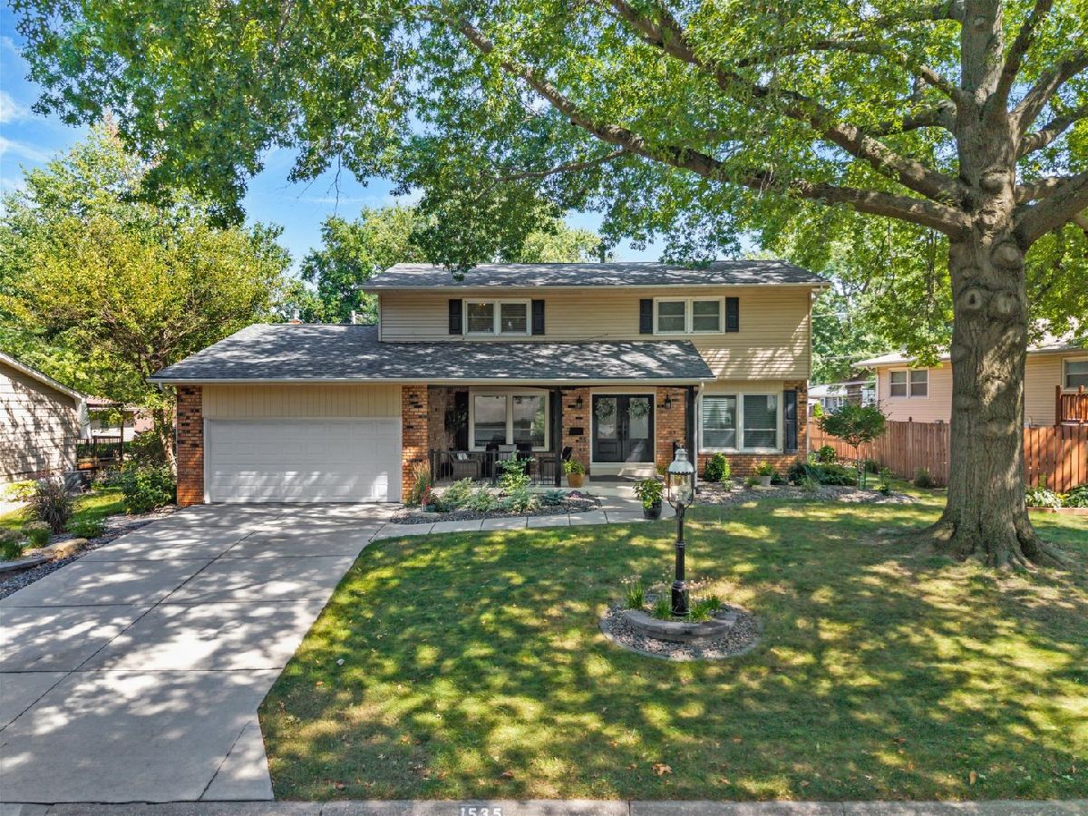 Homes For Sale Forest Hills Add Bettendorf Iowa, 1535 Forest Hills Road