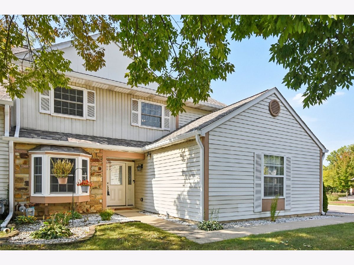Townhomes & Homes For Sale Surrey Woods Streamwood Illinois, 345 Ascot Lane