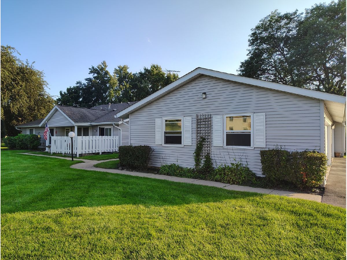  For Sale Mchenry Illinois, 5205 Woodmar Court