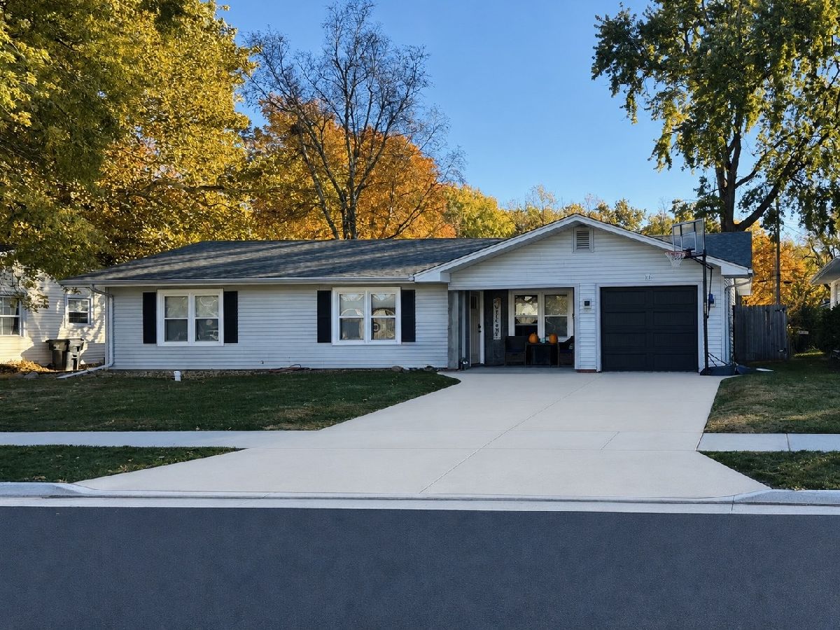 Homes & Condos & Townhomes Sold Meadowbrook Bloomington Illinois, 111 Meadowbrook