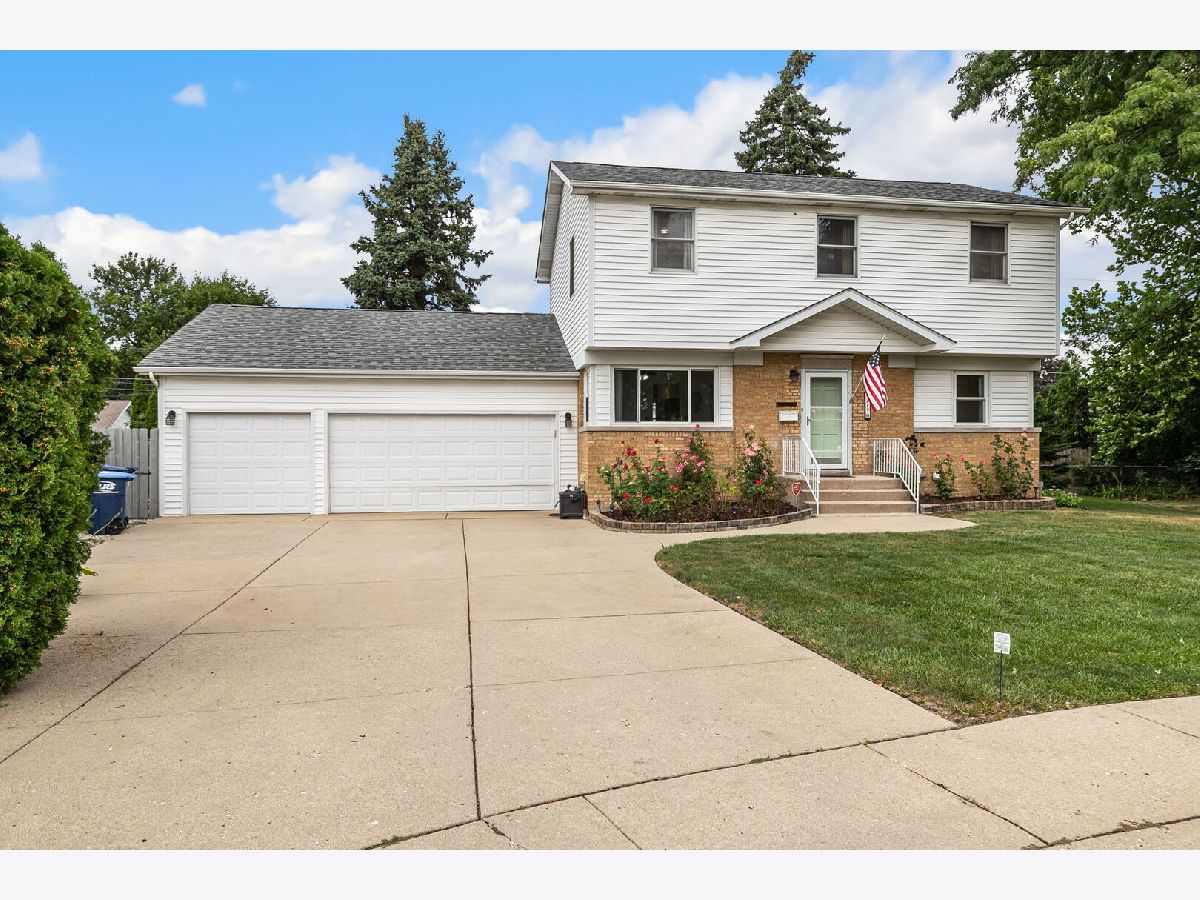  For Sale Des Plaines Illinois, 2170 Laura Lane