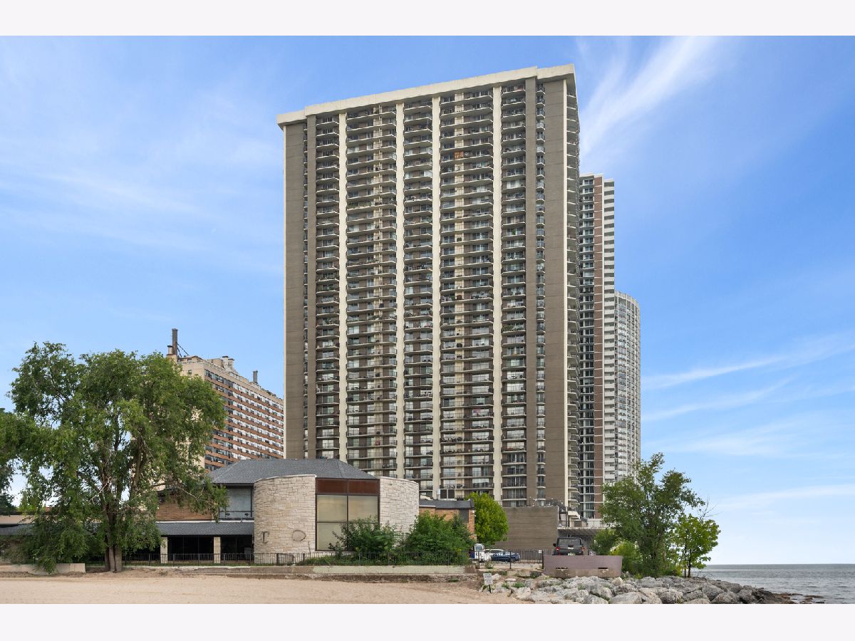  For Sale Chicago Illinois, 6007 Sheridan Road