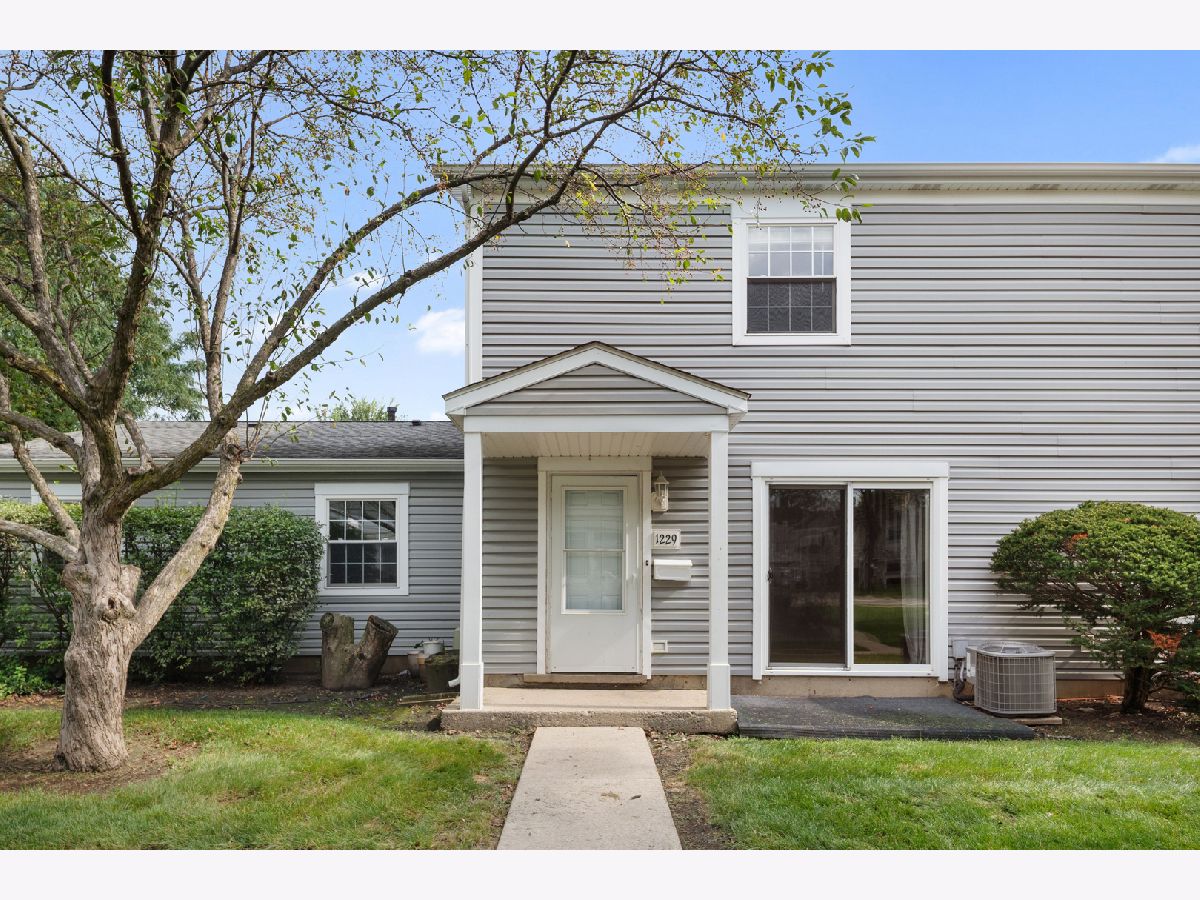 Townhomes & Condos For Rent Cedar Run Wheeling Illinois, 1229 Nova