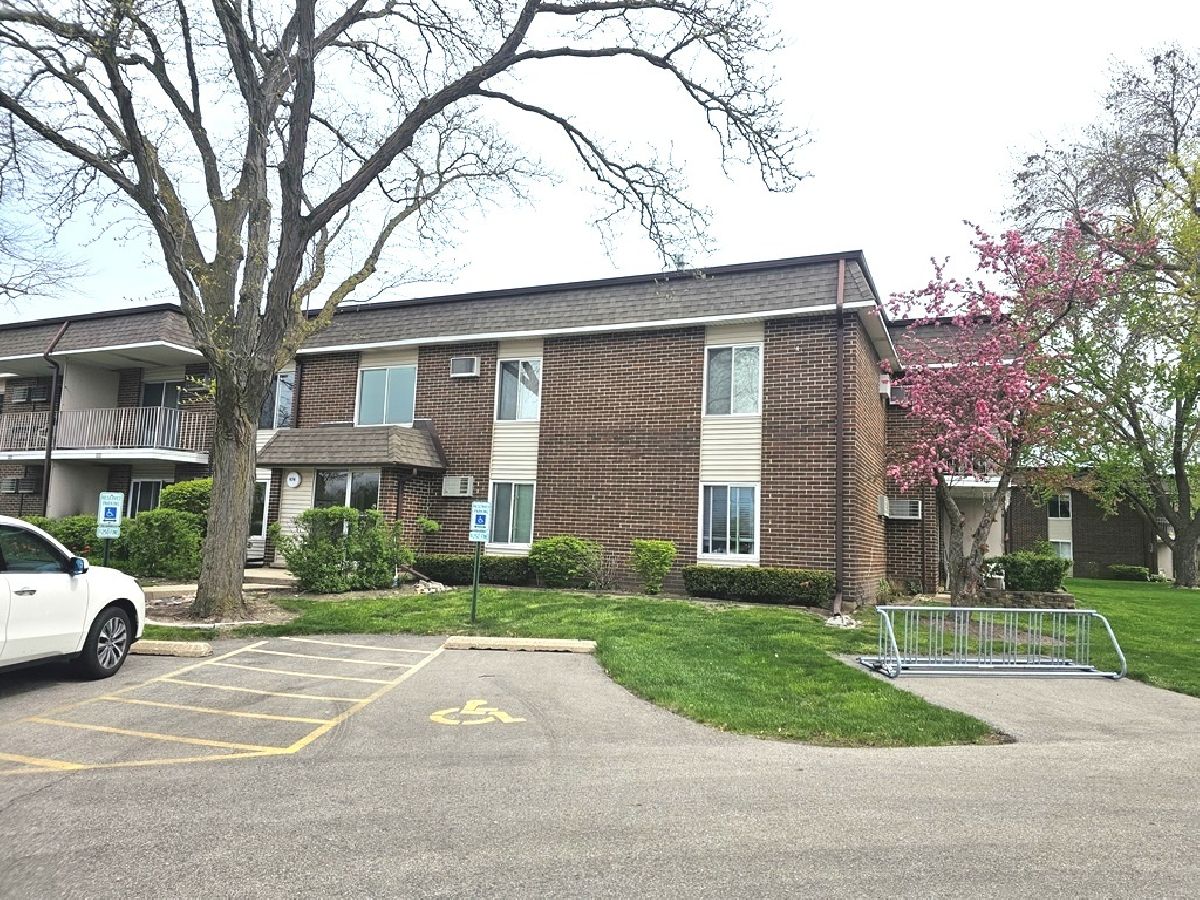 Homes & Condominiums For Sale Mill Creek Buffalo Grove Illinois, 974 Thornton Lane