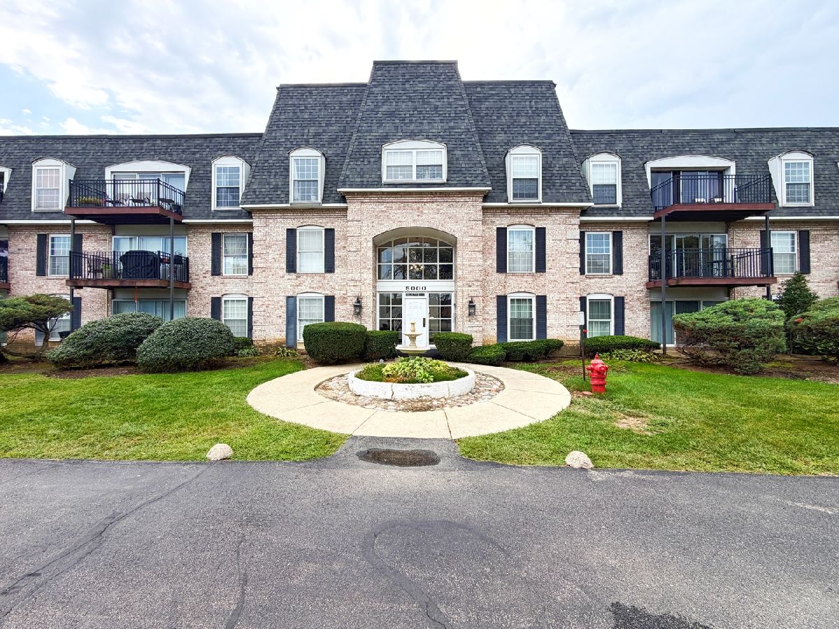  For Sale Rolling Meadows Illinois, 5000 Carriageway Drive