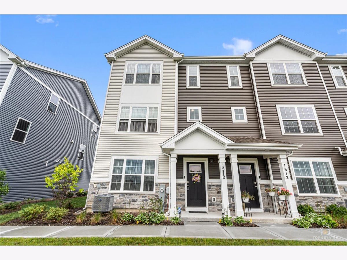 Townhomes & Condos & Homes For Sale Cambridge Lakes Pingree Grove Illinois, 1510 Sequoia Way