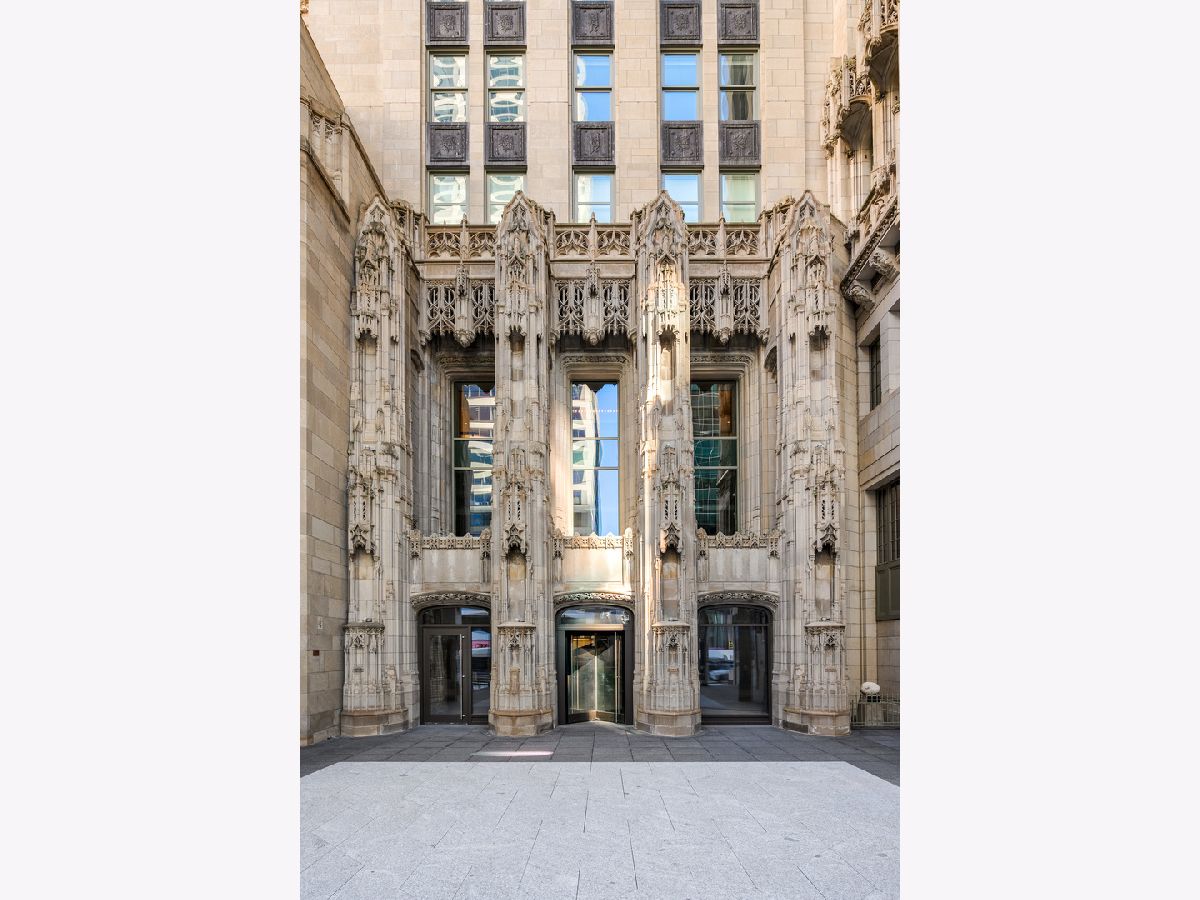 Condos & Townhomes For Sale Tribune Tower Residences Chicago Illinois, 435 Michigan Avenue