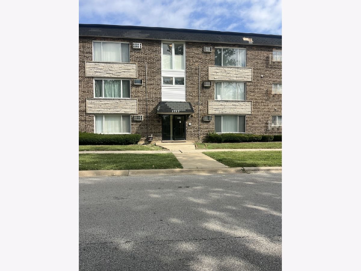  Rented Chicago Ridge Illinois, 5720 108th