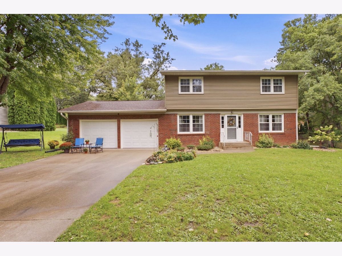  For Sale Geneseo Illinois, 131 Central Park Avenue