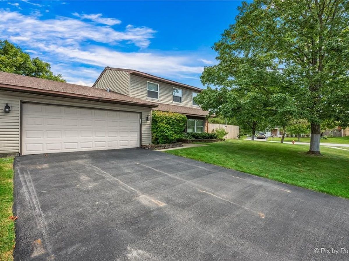  For Sale Roselle Illinois, 930 Pioneer Court