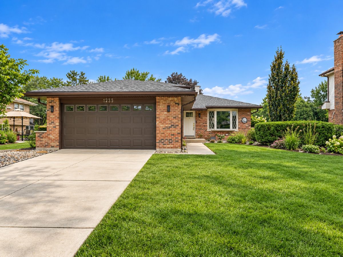  For Sale Westmont Illinois, 1235 Virginia Drive