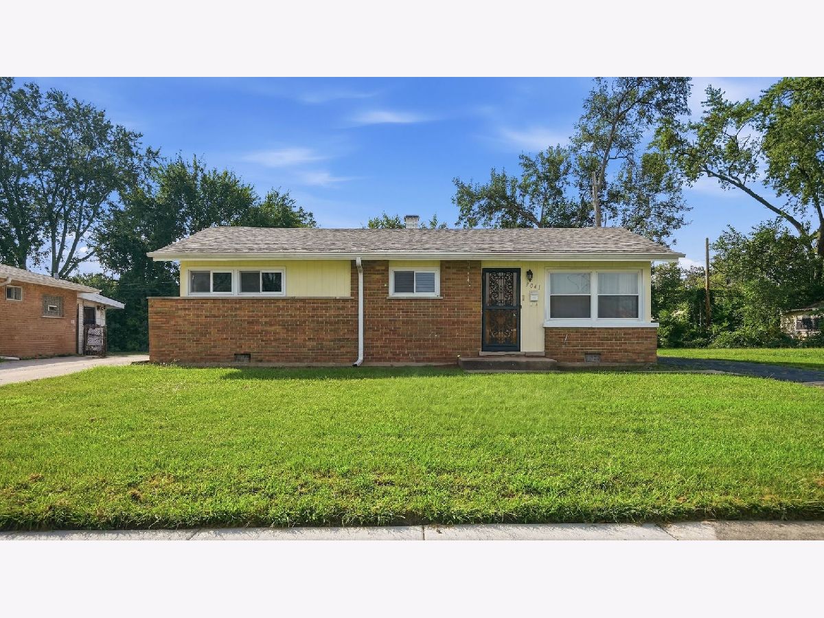 Homes For Sale Canterbury Gardens Markham Illinois, 3041 Sherwood Avenue