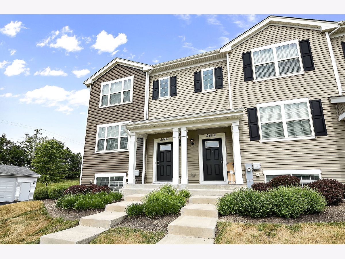 Townhomes & Condos & Homes Rented Cambridge Lakes Pingree Grove Illinois, 2400 Aurora