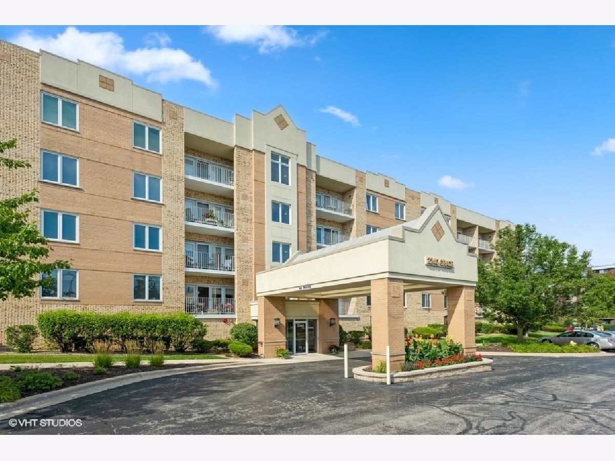 Condominiums & Homes For Sale Liberty Square Lombard Illinois, 2240 Grace Street
