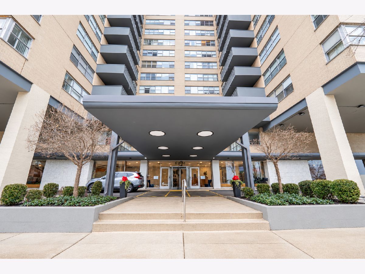  For Sale Chicago Illinois, 6301 Sheridan Road