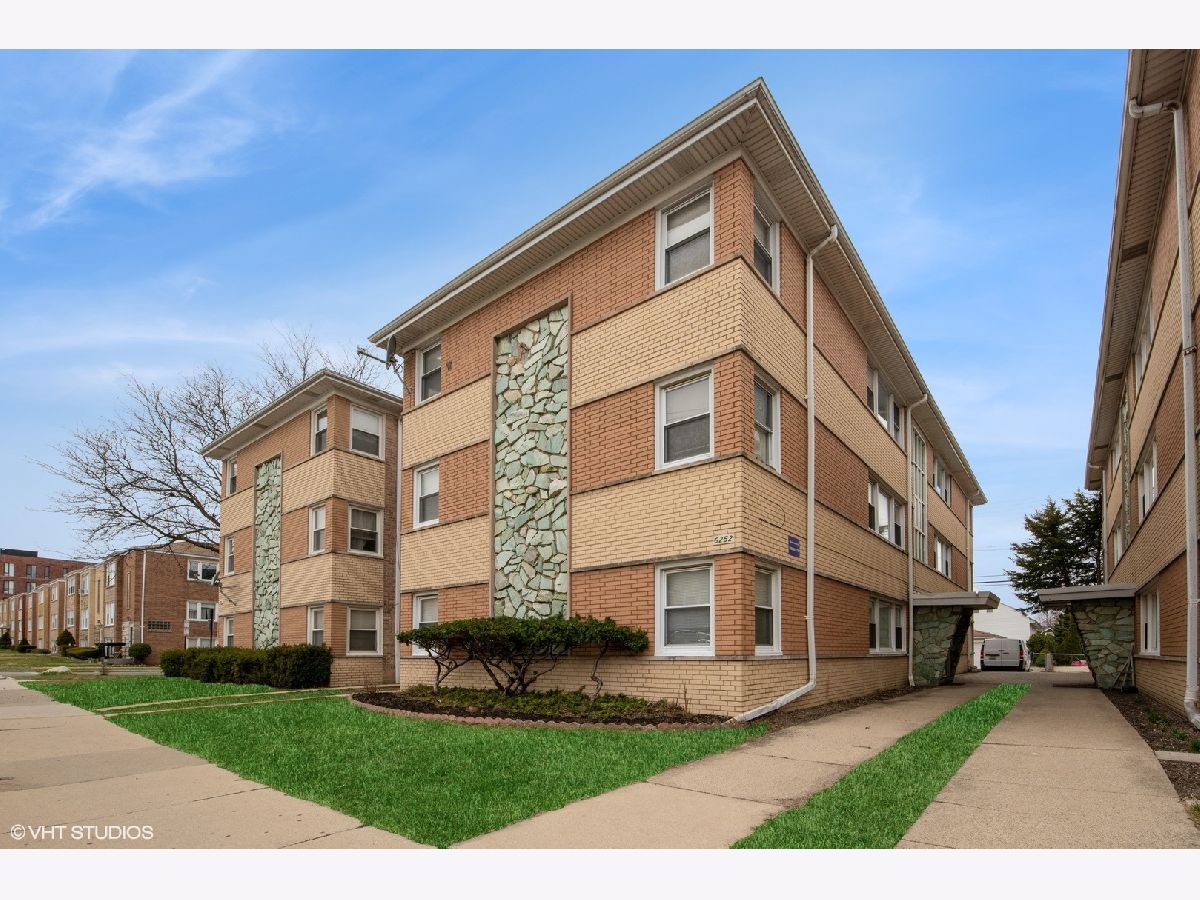  Rented Chicago Illinois, 6252 Belmont