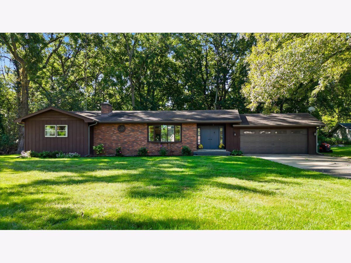  For Sale Dixon Illinois, 1113 River Oaks Drive