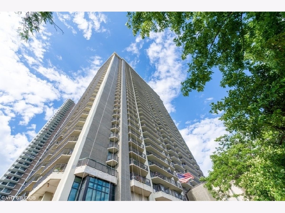  For Sale Chicago Illinois, 6007 Sheridan Road