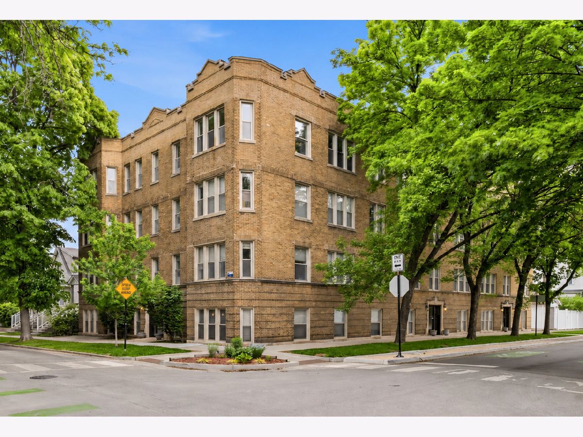  For Sale Chicago Illinois, 2152 Ainslie Street