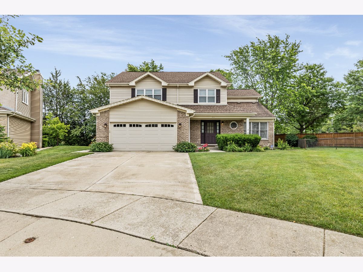 Homes & Condos & Townhomes For Sale Kingsport Village Wheeling Illinois, 1121 Russetwood Court