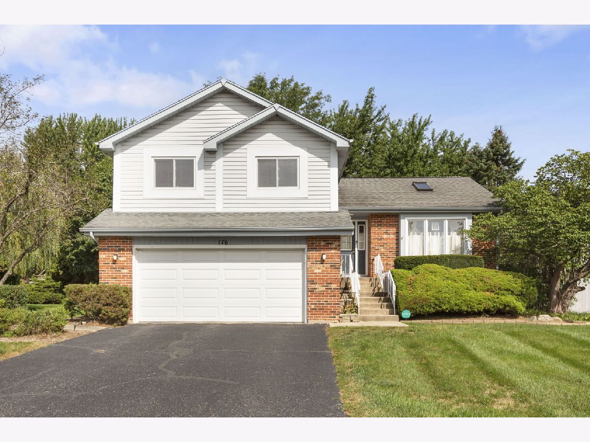 Homes For Sale Quail Run Lake Zurich Illinois, 176 Denberry Court