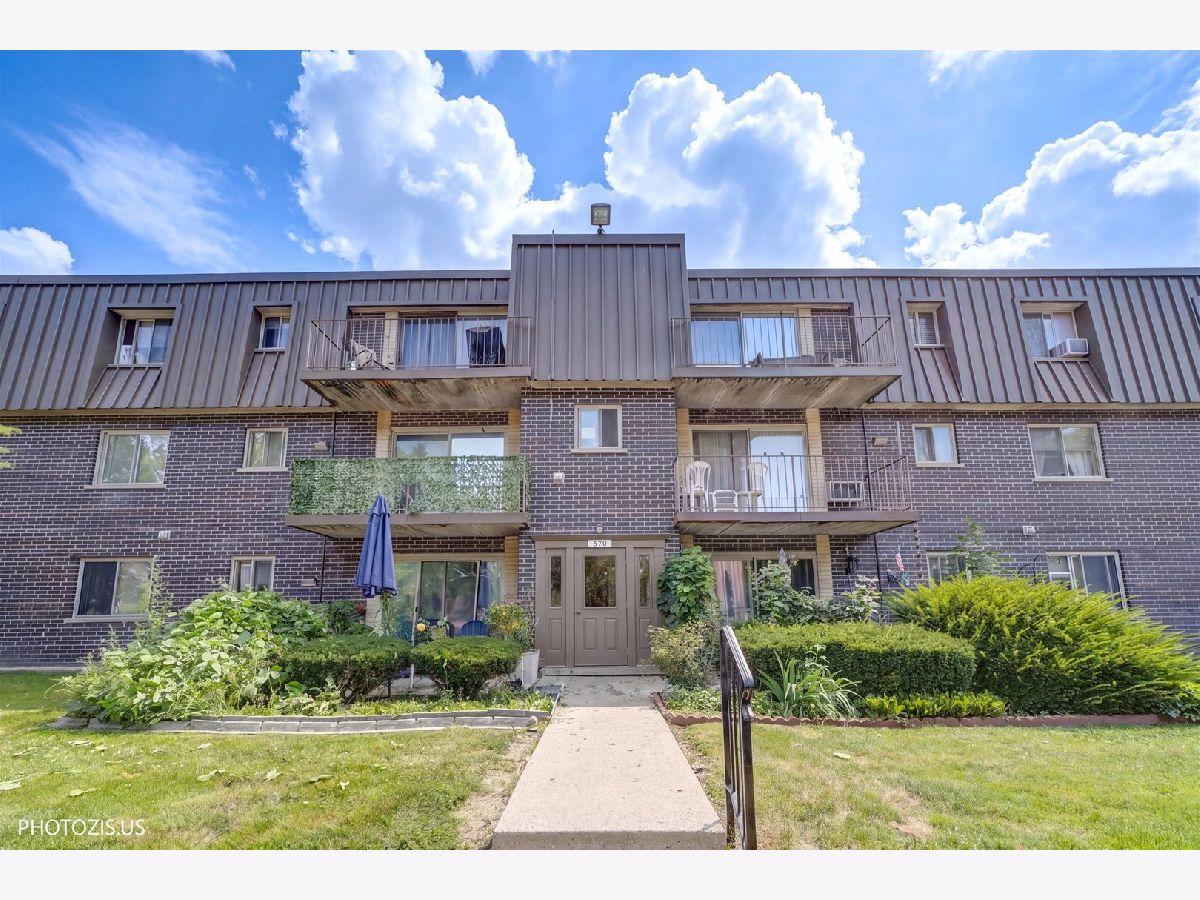  For Sale Wheeling Illinois, 570 Fairway View Drive