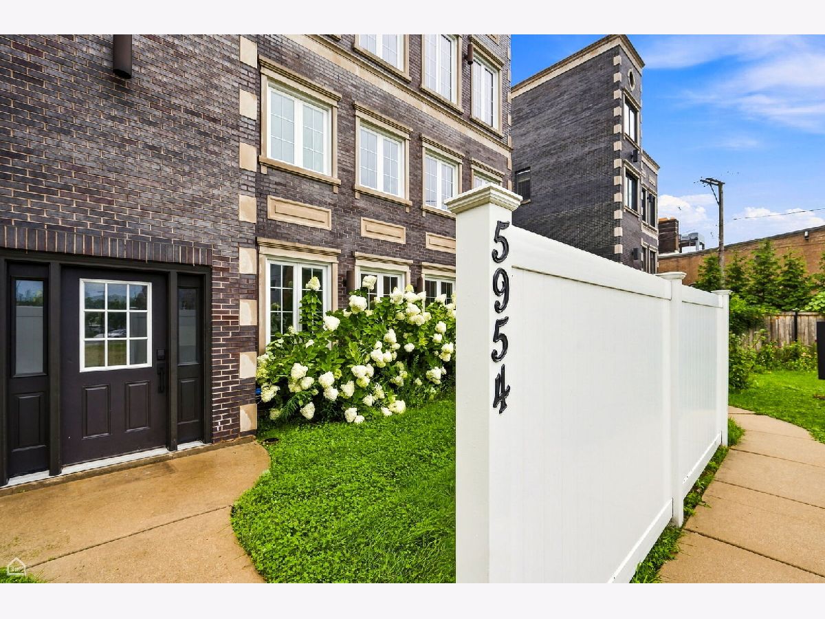  For Sale Chicago Illinois, 5954 Paulina Street
