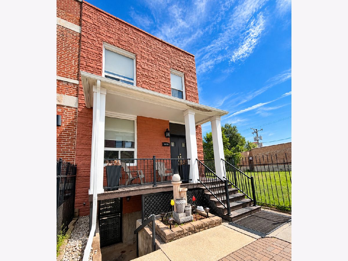 Condos & Townhomes & Homes For Sale Bronzeville Chicago Illinois, 3839 Giles Avenue