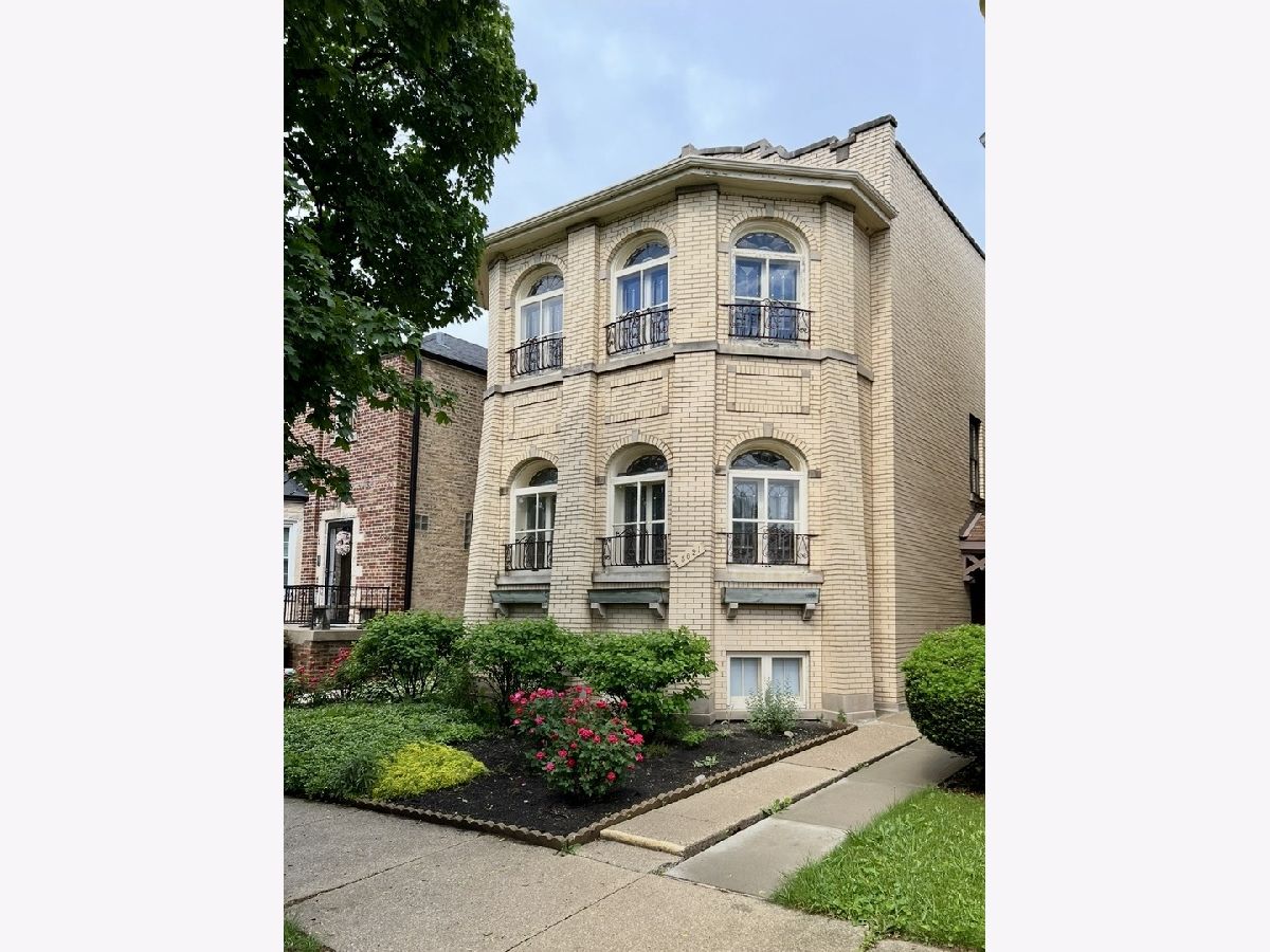  Rented Chicago Illinois, 5621 Richmond