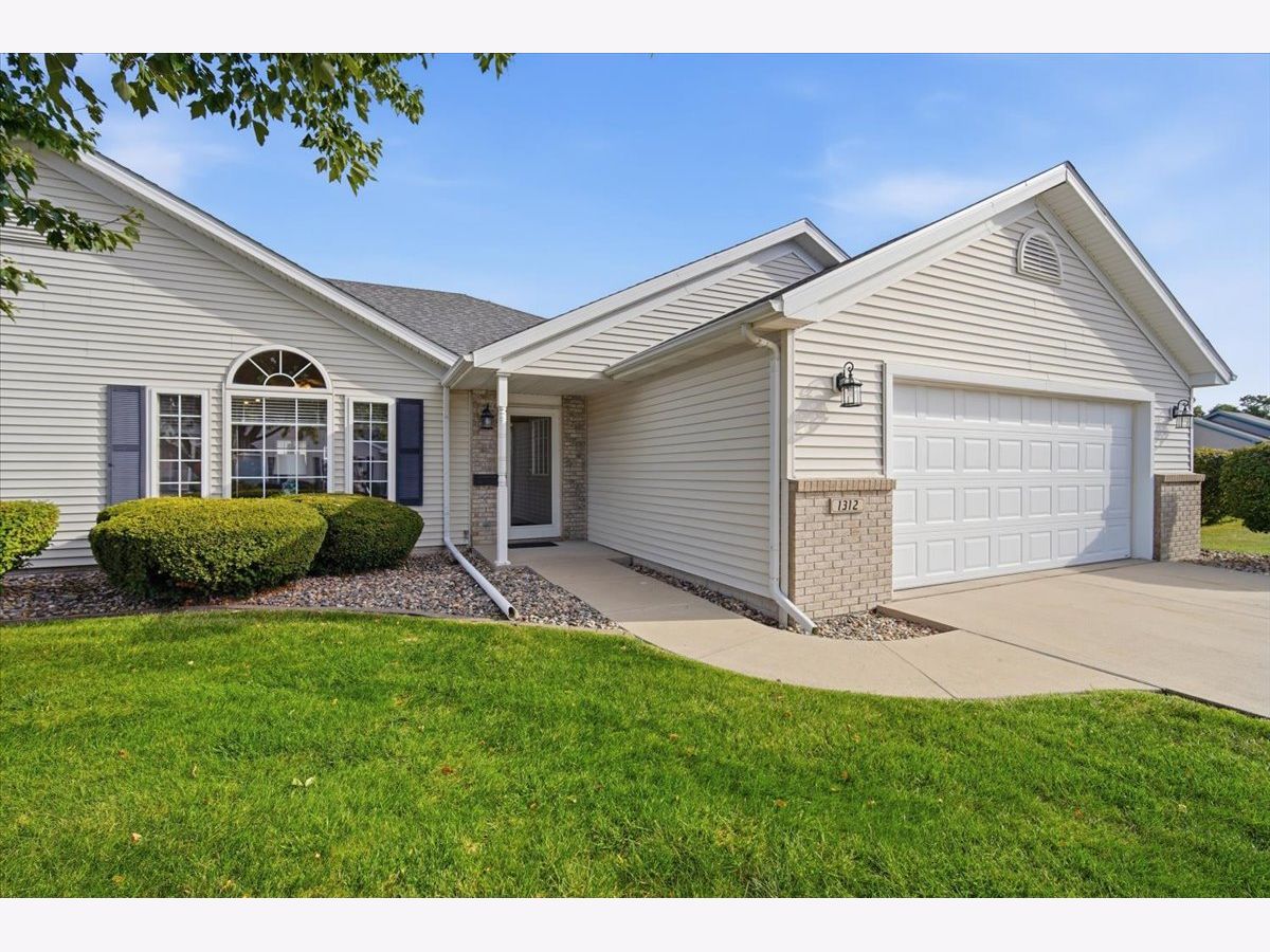  For Sale Bloomington Illinois, 1312 Inglewood Circle
