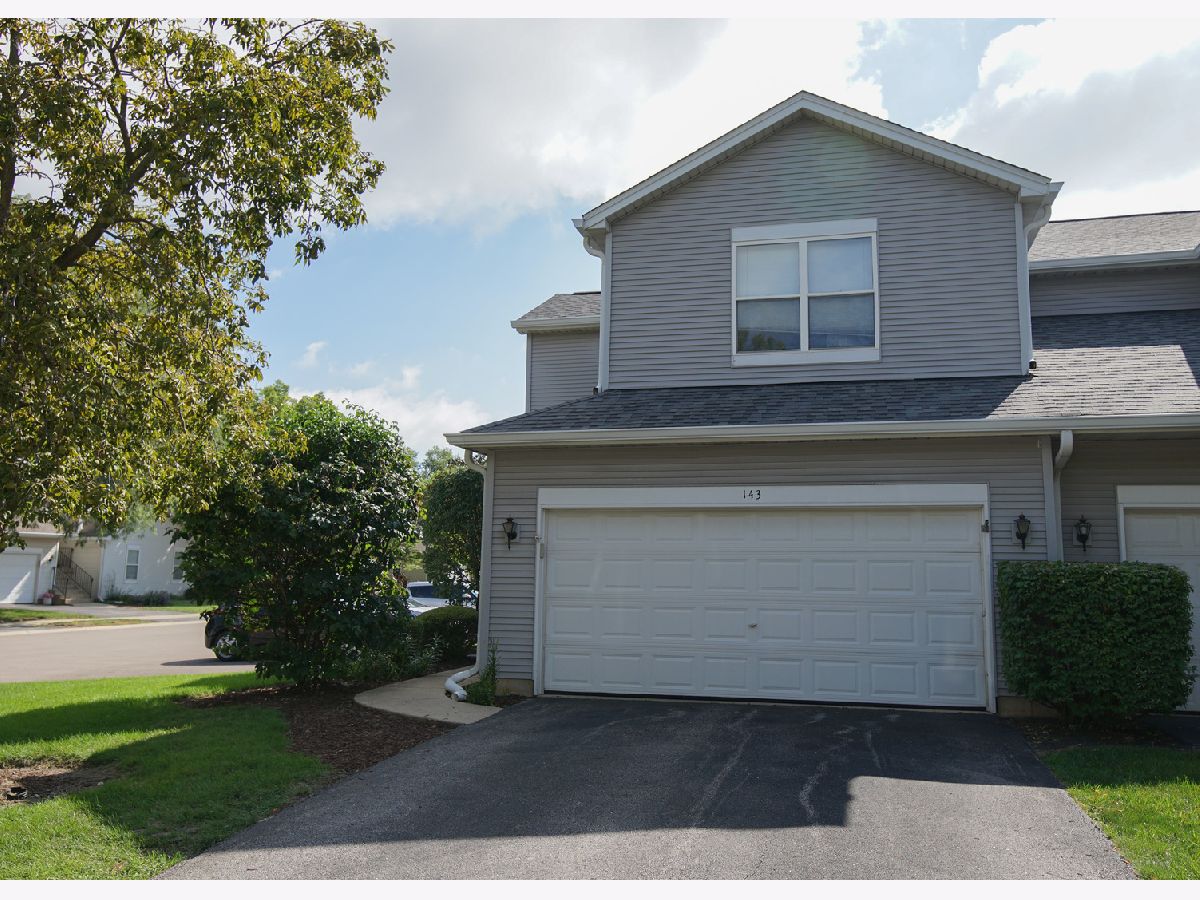  For Sale North Aurora Illinois, 143 Woodland Circle