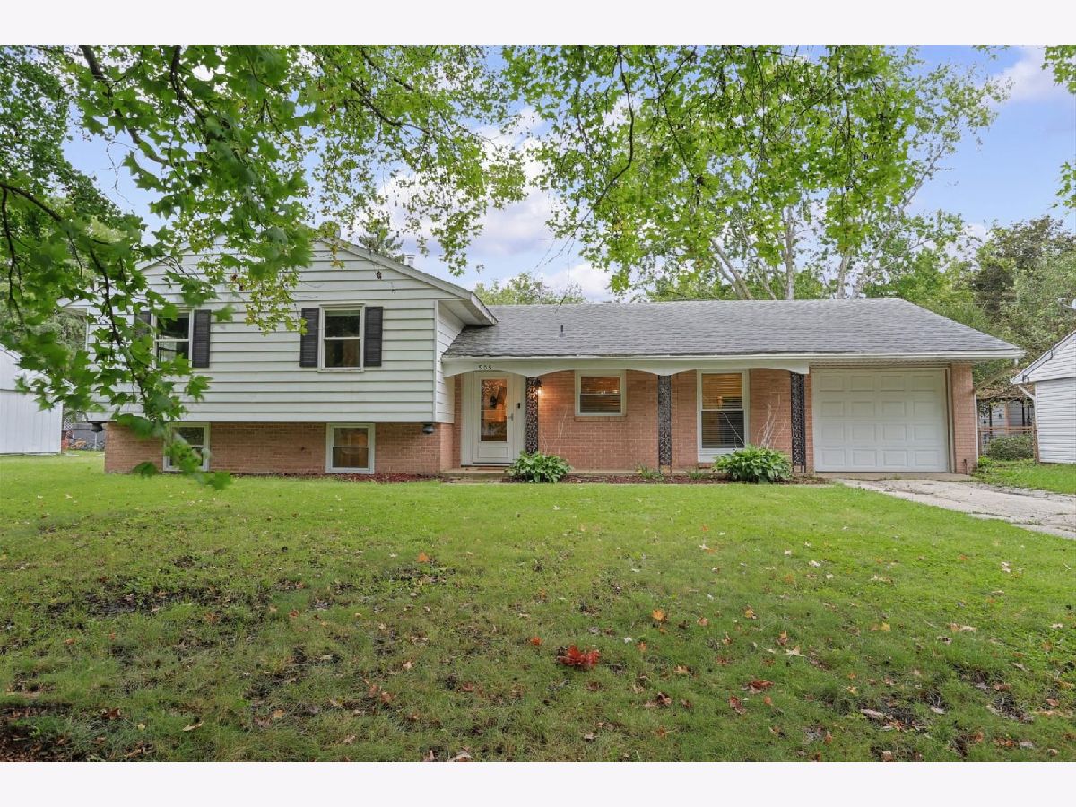 Homes For Sale Holiday Park Champaign Illinois, 905 Stratford Drive