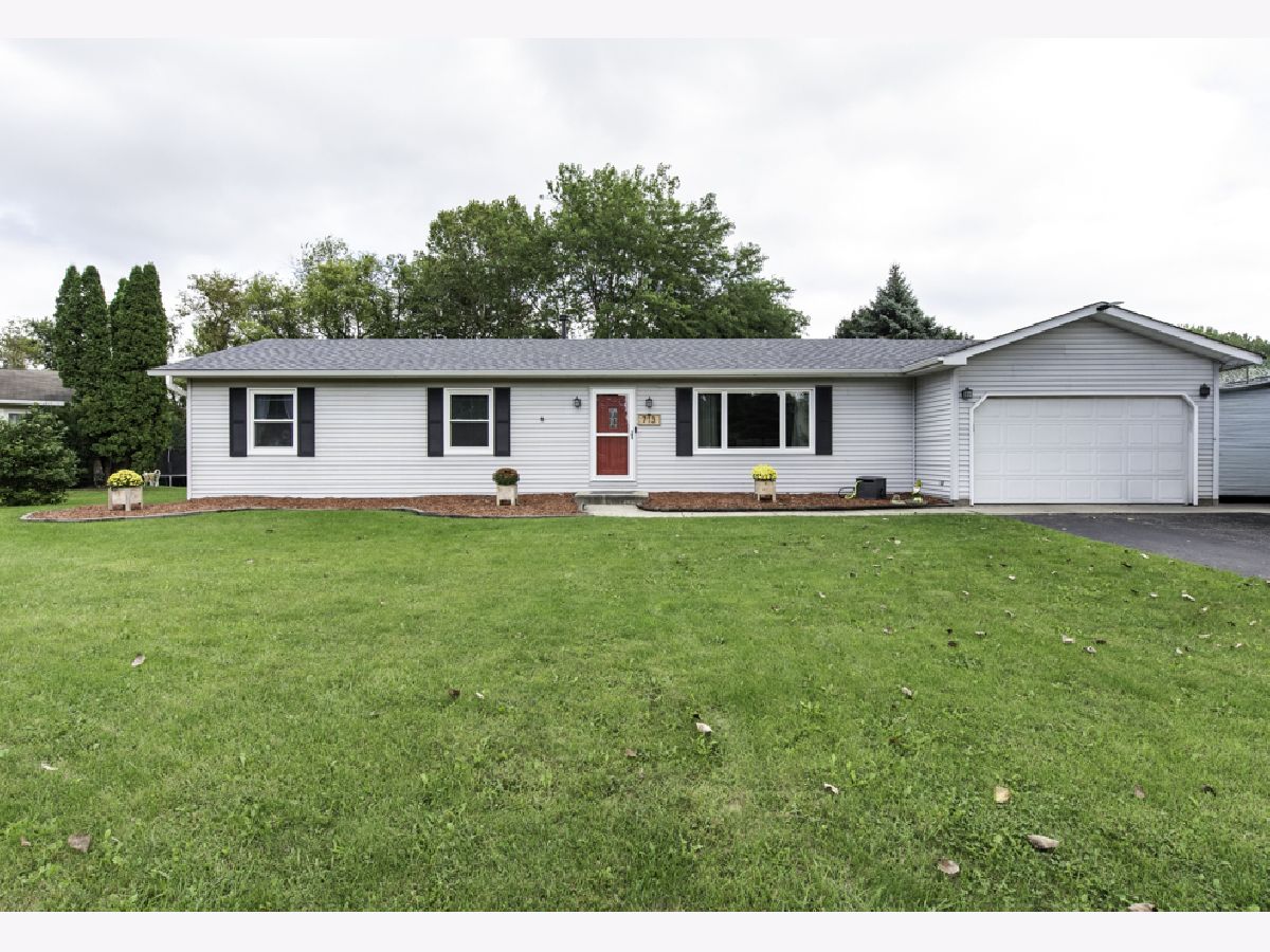  For Sale Twin Lakes Wisconsin, 713 Eisenhower Court