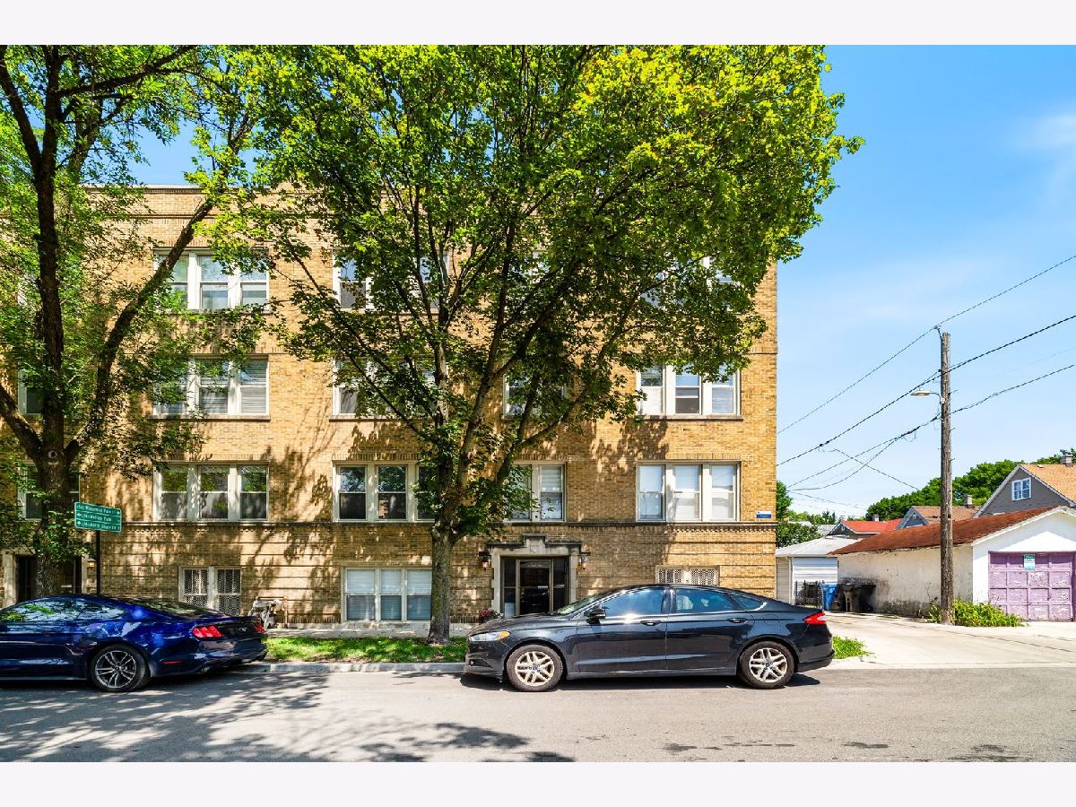  For Sale Chicago Illinois, 2150 Ainslie Street