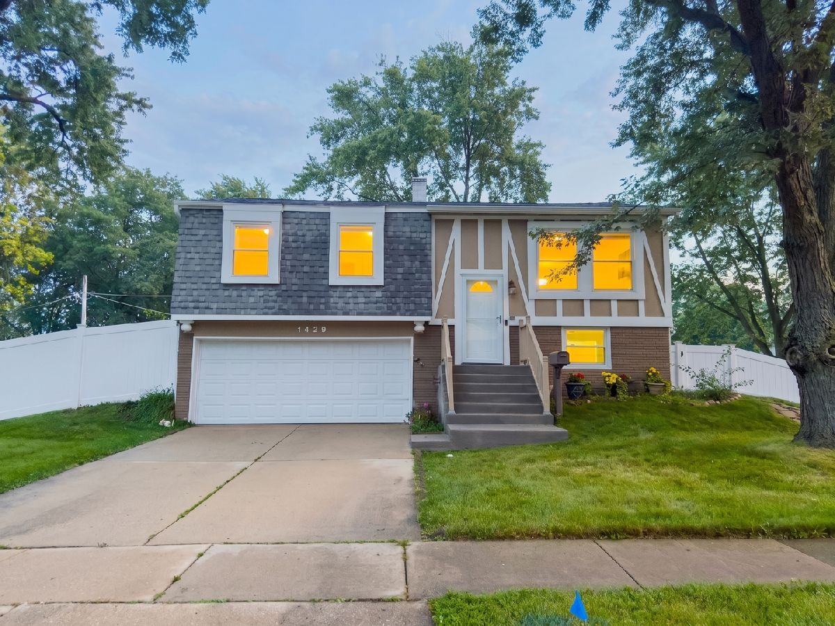  For Sale Streamwood Illinois, 1429 Green Meadows Boulevard