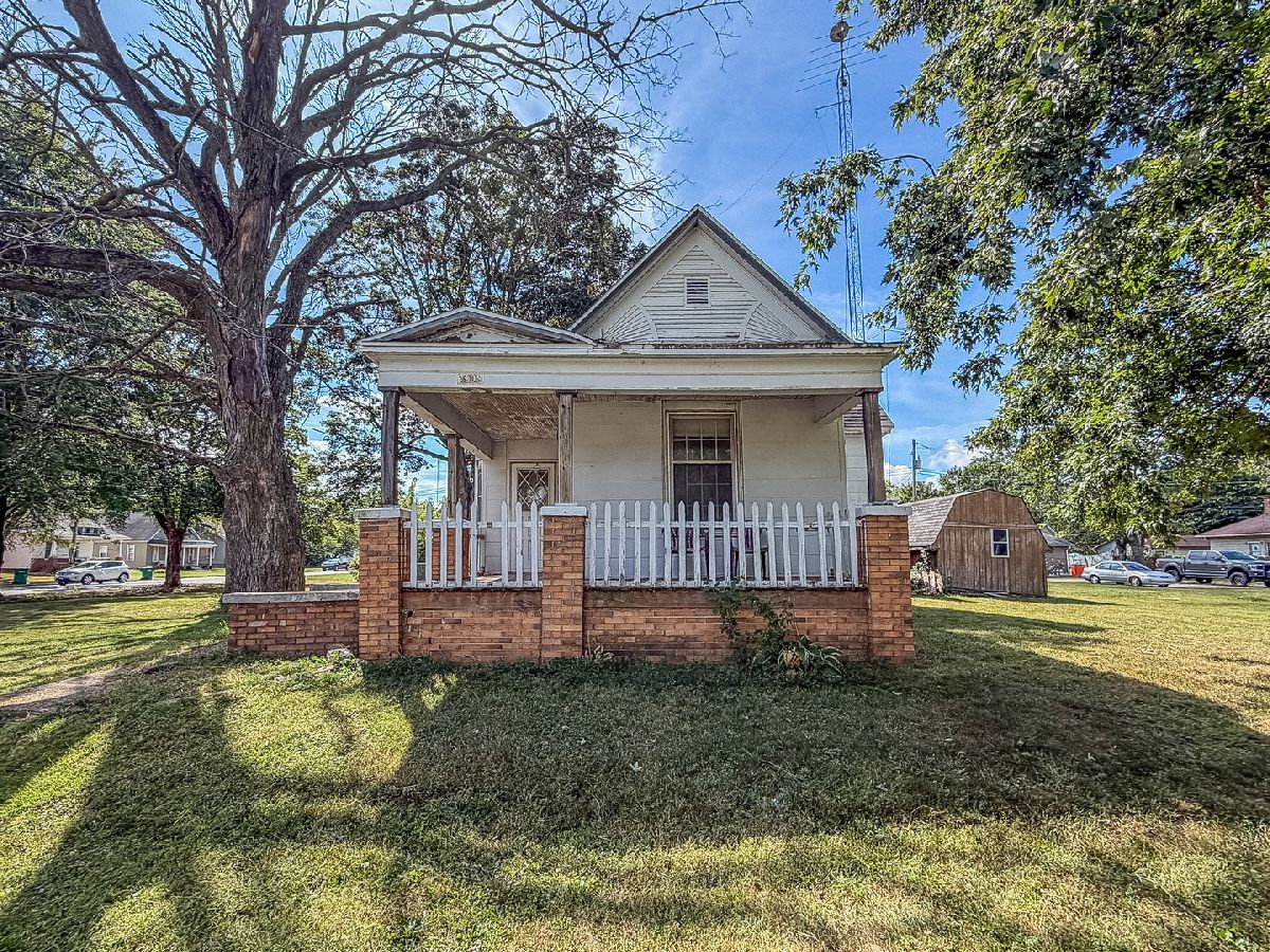  For Sale Mattoon Illinois, 2105 Dewitt Avenue
