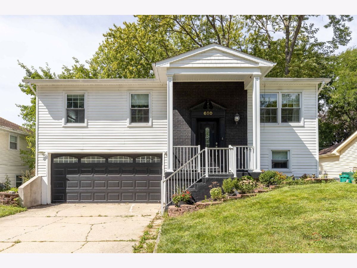  For Sale Buffalo Grove Illinois, 690 Macarthur Drive